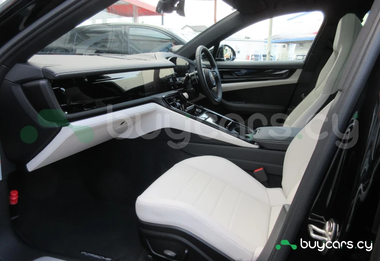 Porsche Panamera Черный