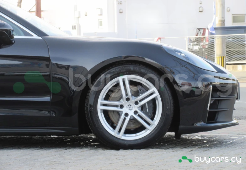 Porsche Panamera Черный