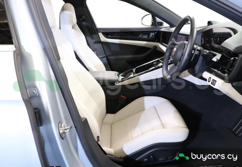 Porsche Panamera Серый