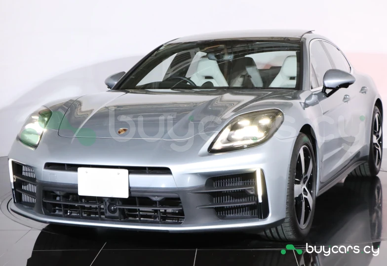 Porsche Panamera Серый