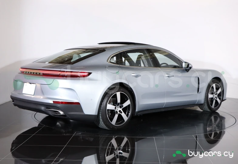 Porsche Panamera Серый