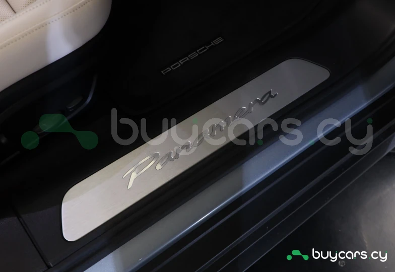 Porsche Panamera Серый