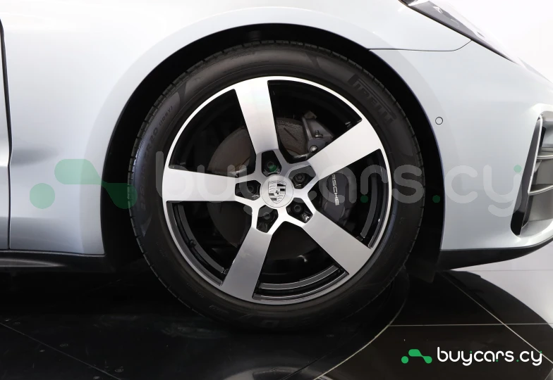 Porsche Panamera Серый