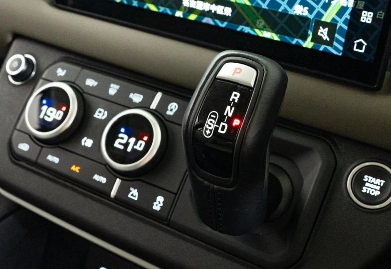 Land Rover Defender D300 Turbo, 2021 - 22
