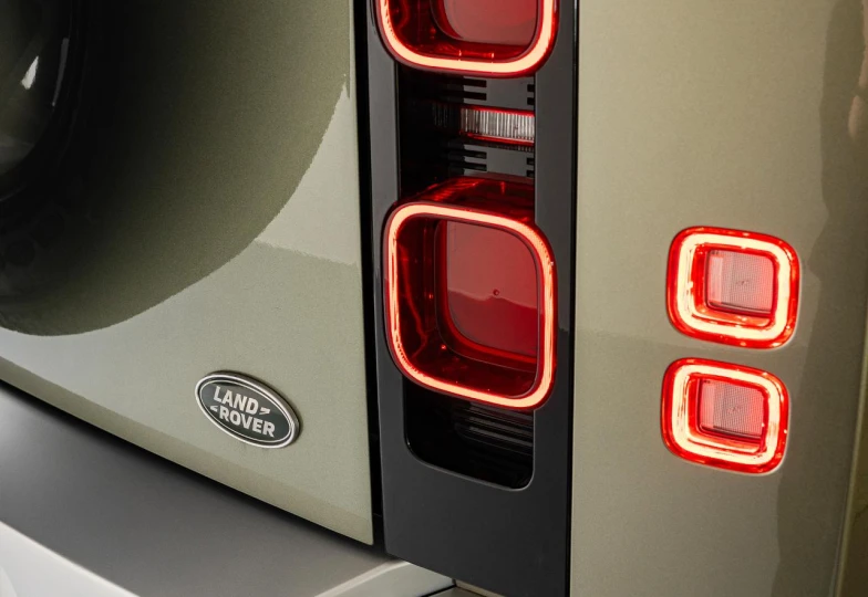 Land Rover Defender D300 Turbo, 2021 - 33