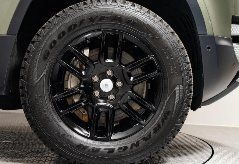 Land Rover Defender D300 Turbo, 2021 - 38