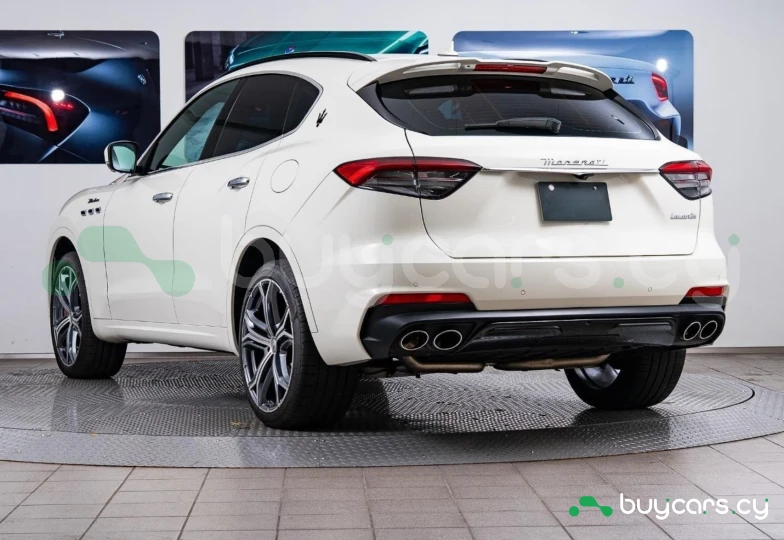 Maserati Levante Белый