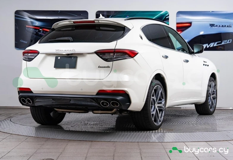 Maserati Levante Белый