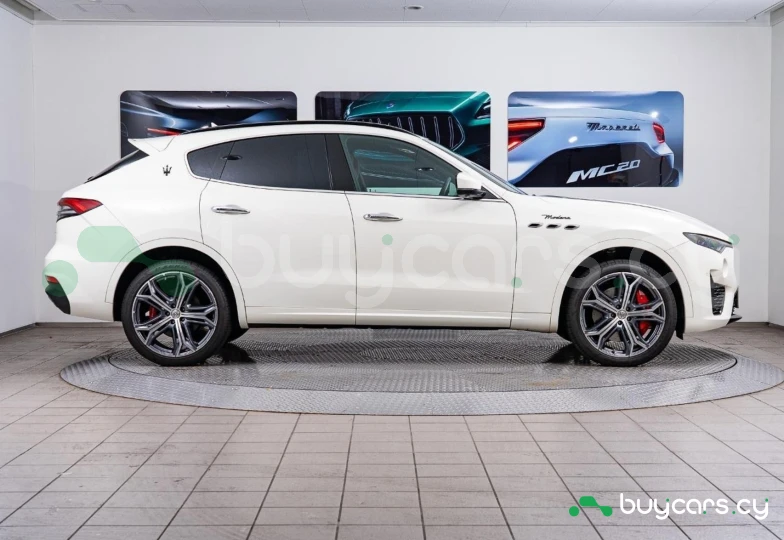 Maserati Levante Белый