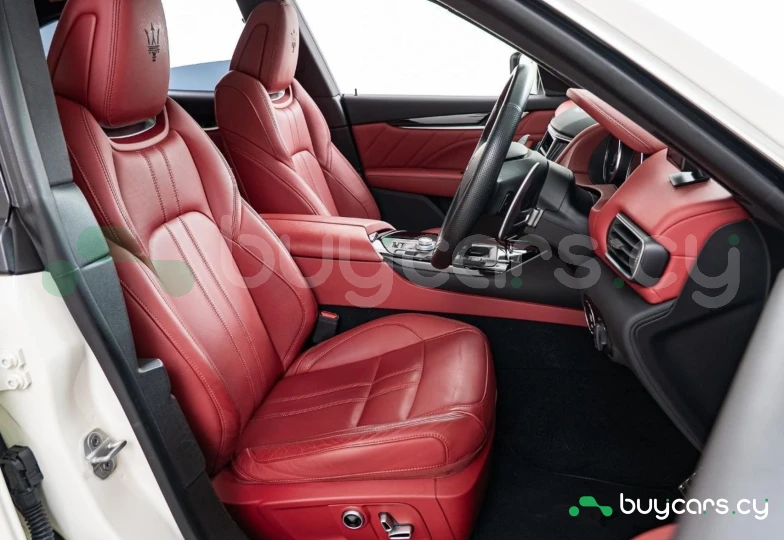 Maserati Levante Белый