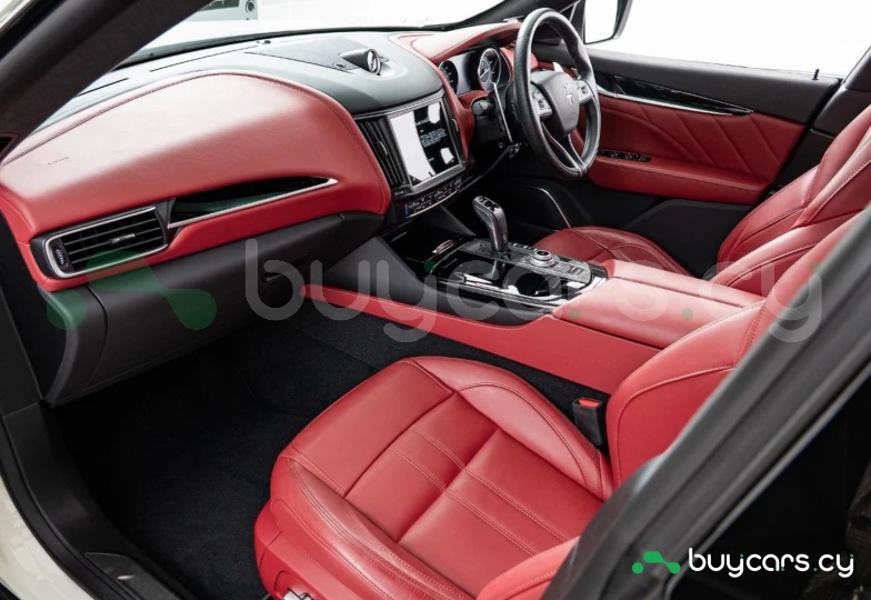 Maserati Levante Белый