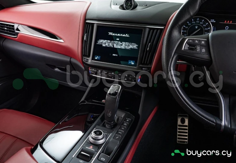 Maserati Levante Белый