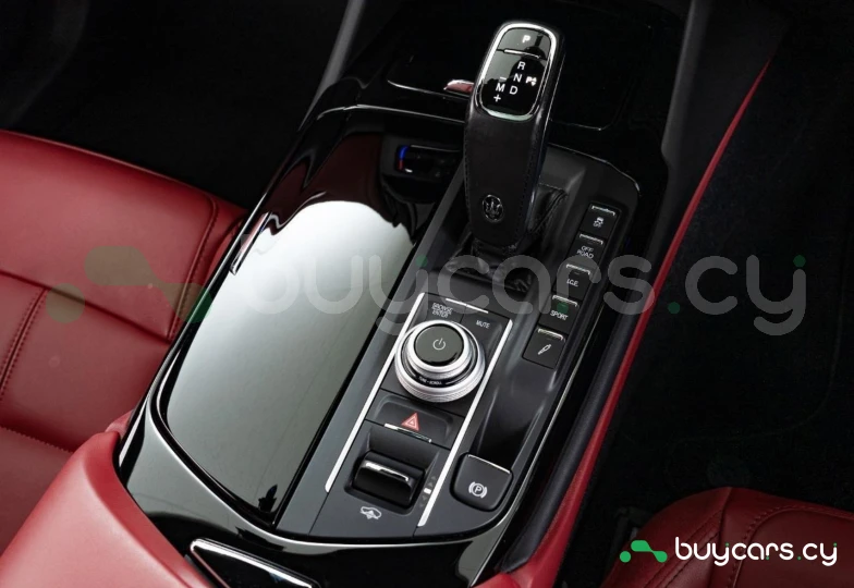 Maserati Levante Белый