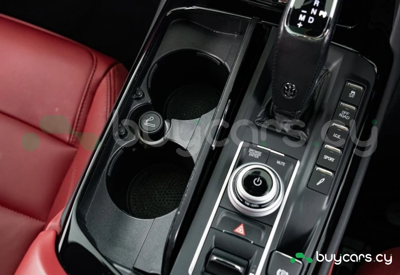 Maserati Levante Белый