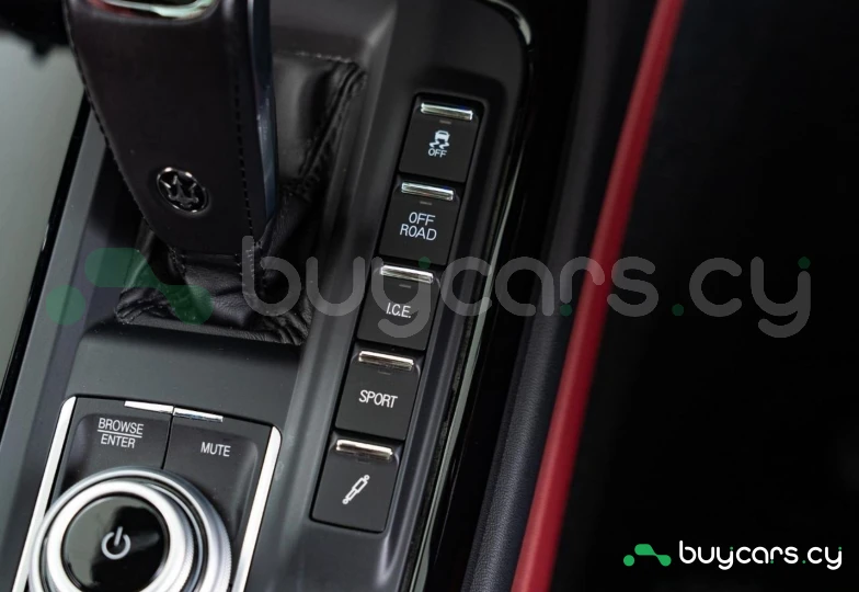 Maserati Levante Белый