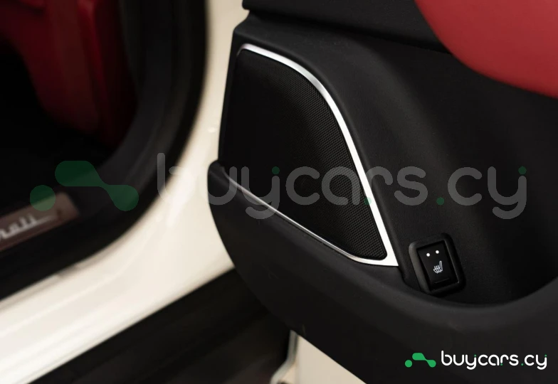 Maserati Levante Белый