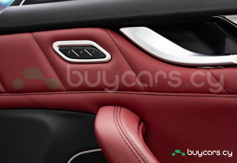 Maserati Levante Белый