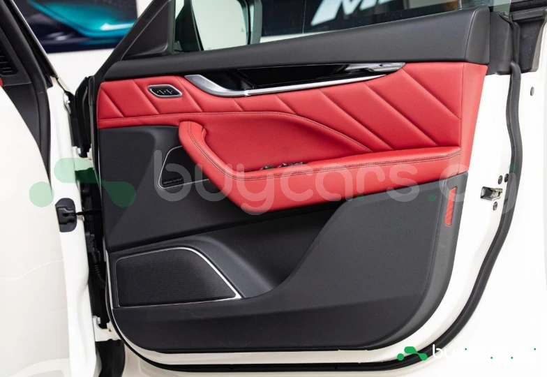 Maserati Levante Белый