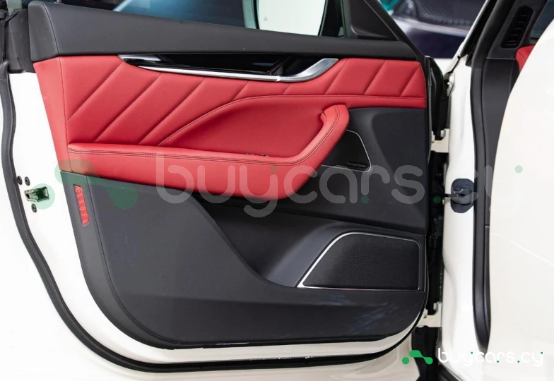 Maserati Levante Белый