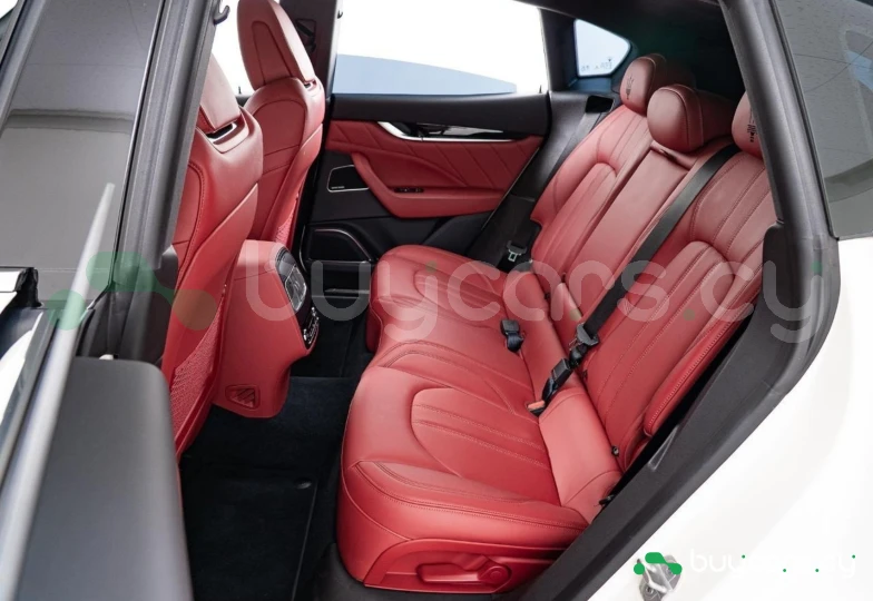 Maserati Levante Белый