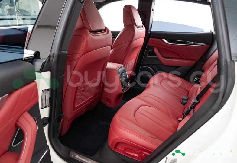 Maserati Levante Белый