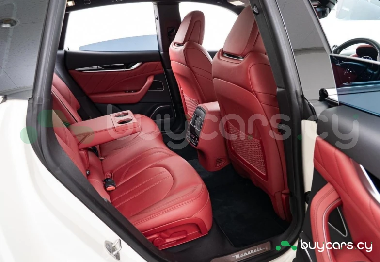 Maserati Levante Белый