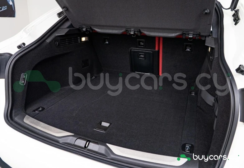 Maserati Levante Белый