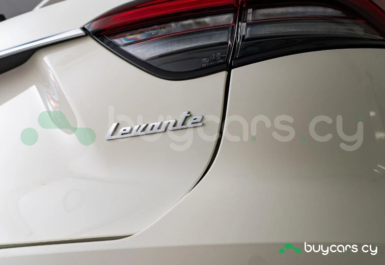 Maserati Levante Белый