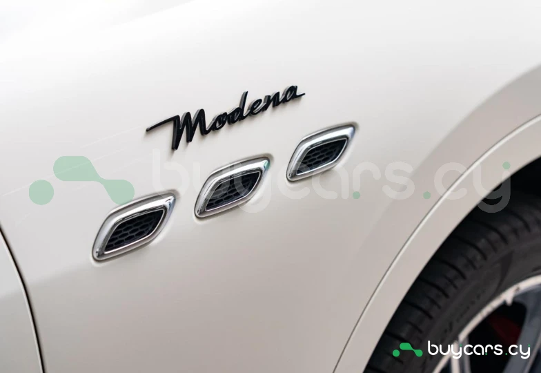 Maserati Levante Белый