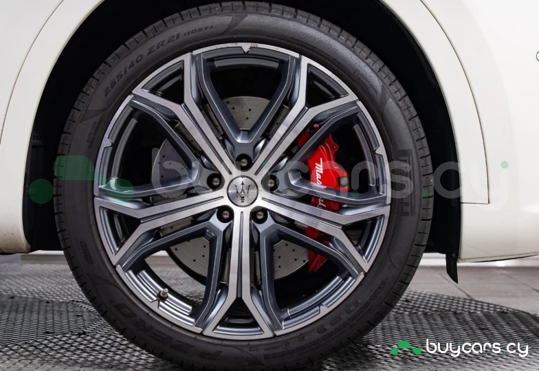 Maserati Levante Белый