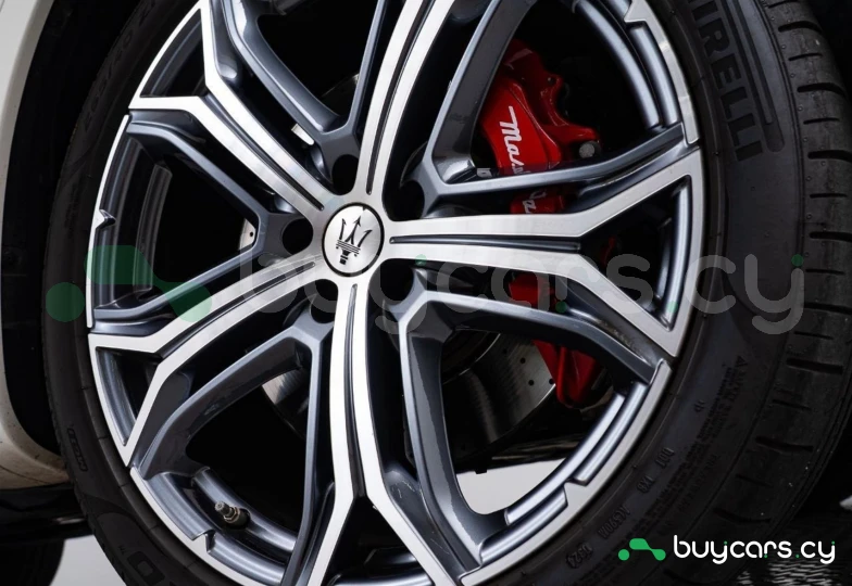 Maserati Levante Белый