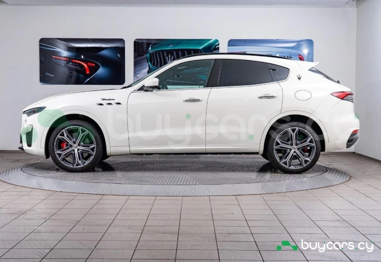 Maserati Levante Белый