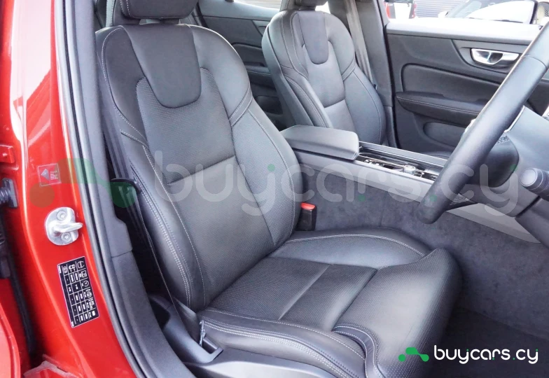 Volvo S60 Красный