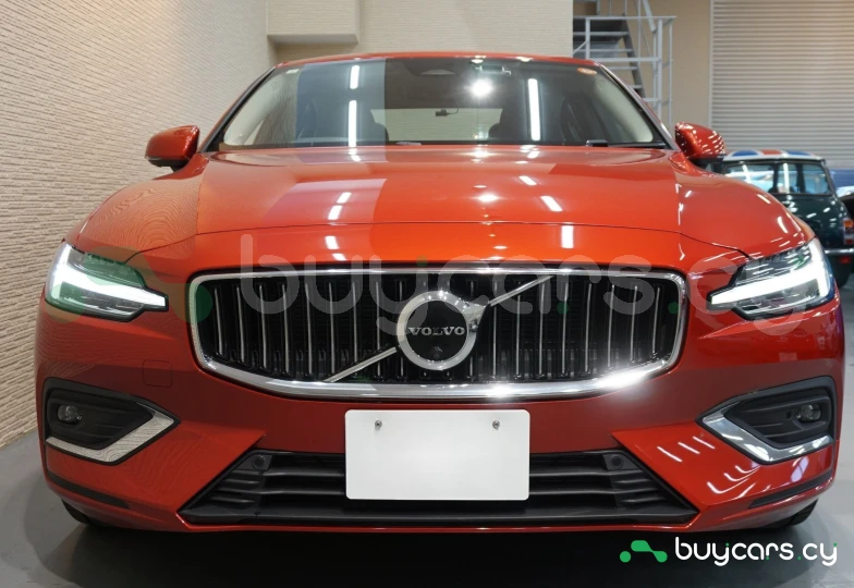 Volvo S60 Красный