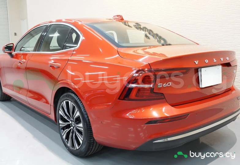 Volvo S60 Красный