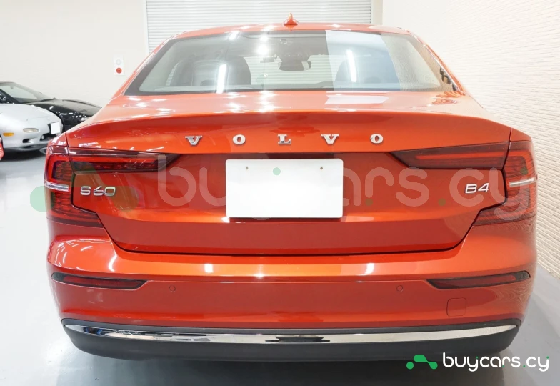 Volvo S60 Красный