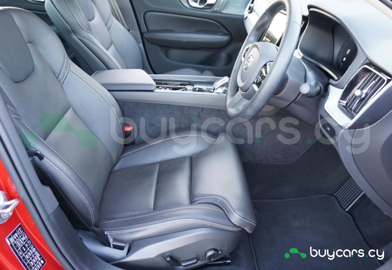 Volvo S60 Красный