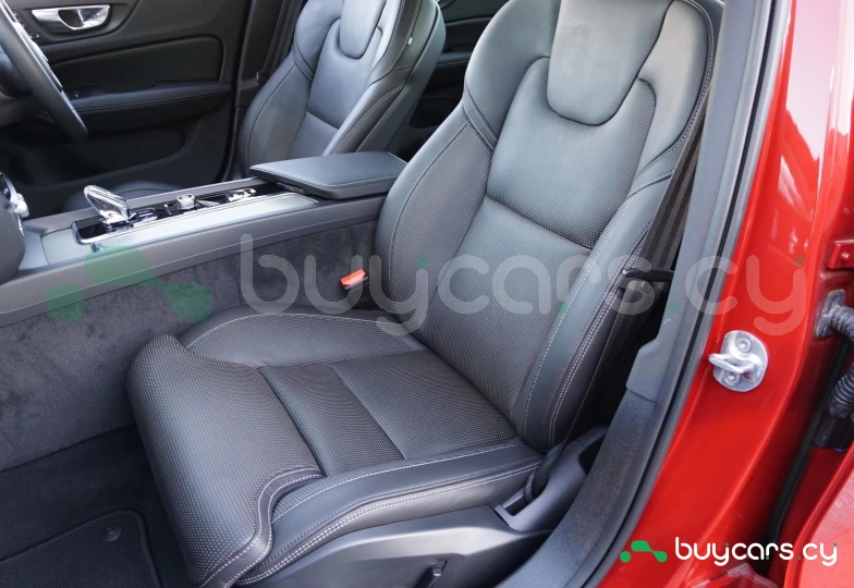 Volvo S60 Красный