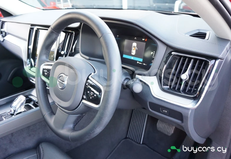 Volvo S60 Красный