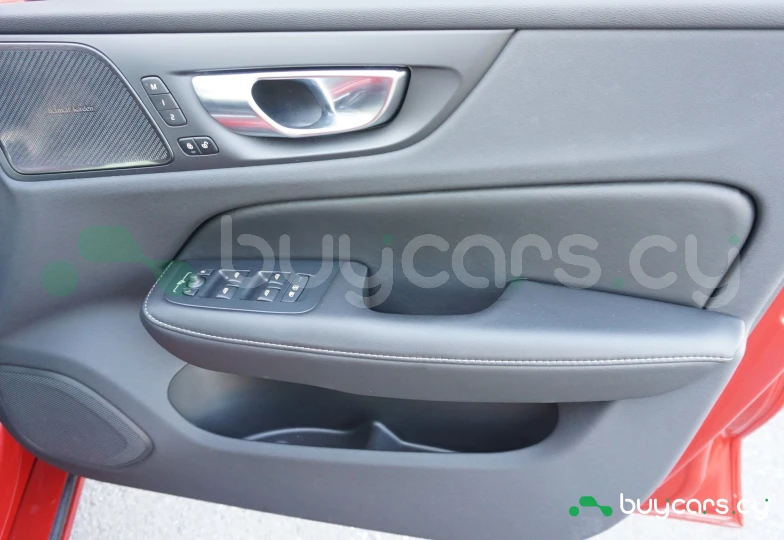 Volvo S60 Красный