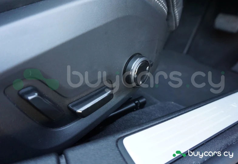 Volvo S60 Красный