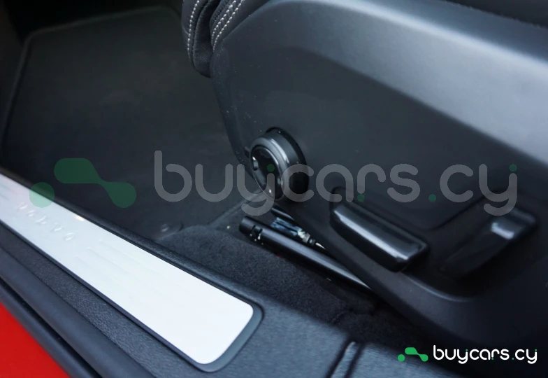 Volvo S60 Красный