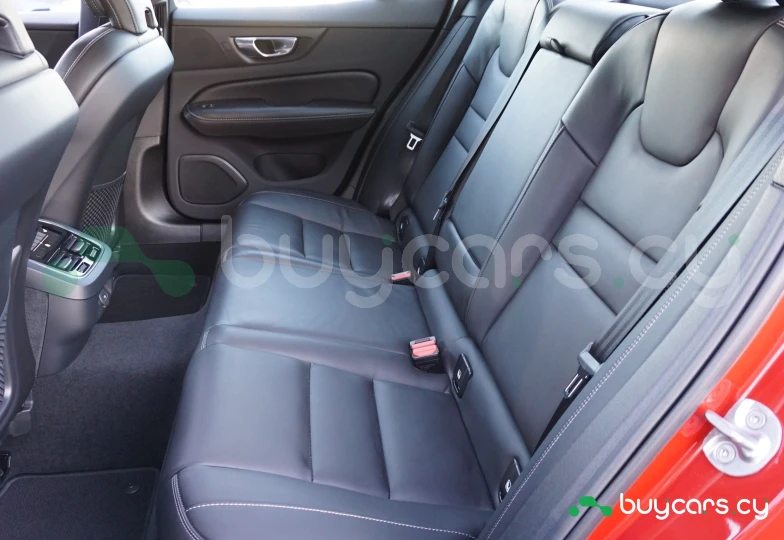 Volvo S60 Красный