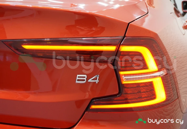 Volvo S60 Красный