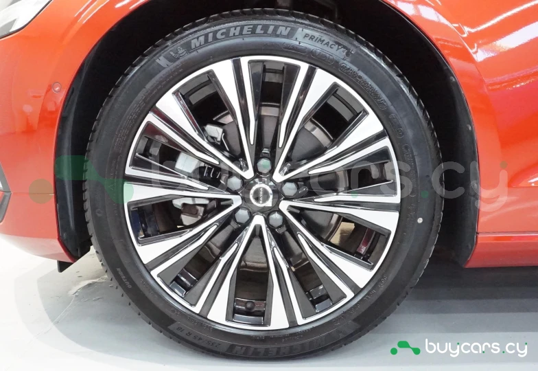 Volvo S60 Красный