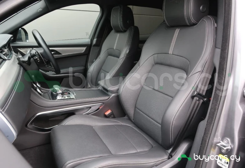 Jaguar F-Pace Серый