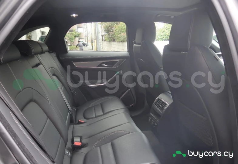 Jaguar F-Pace Серый