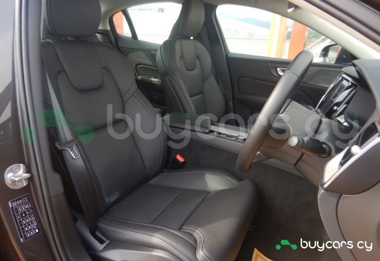 Volvo S60 Серый