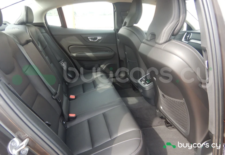 Volvo S60 Серый