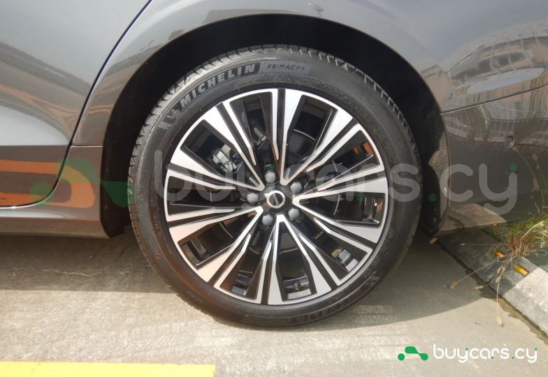 Volvo S60 Серый